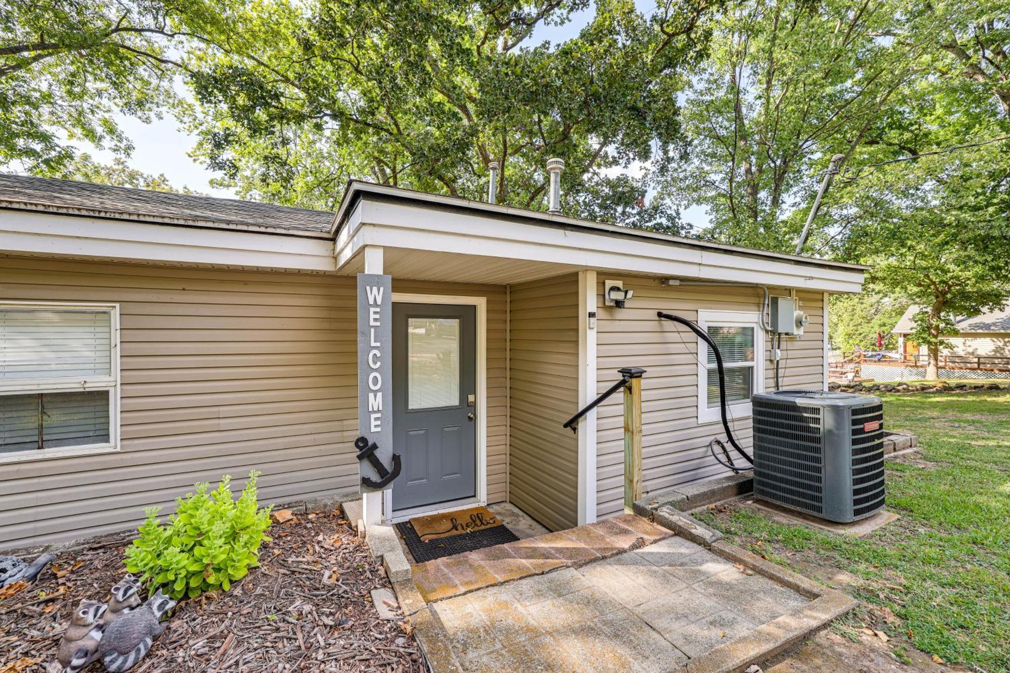 Grove Lakefront Cabin With Water And Dock Access! Exterior foto